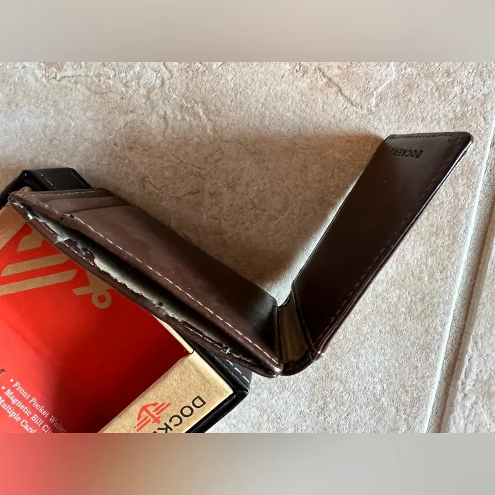 Dockers Men’s brown leather wallet -  Used but okay - Picture 7 of 7